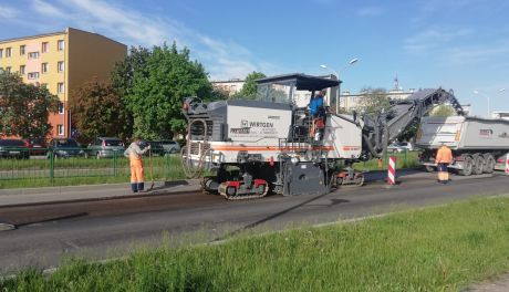 Powiat ostrowiecki. Remonty dróg idą pełną parą