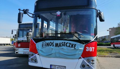 Autobusy zachęcają do noszenia maseczek