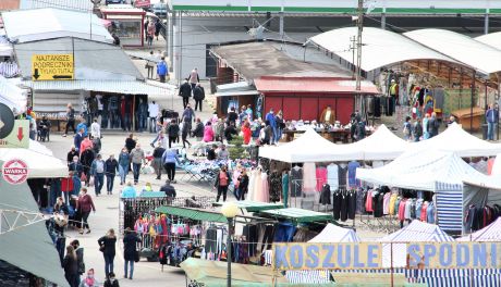 Bez limitu osób w sklepach, restauracji, na targu i poczcie