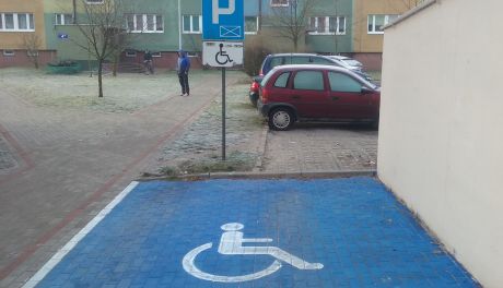 Jerzy Brożyna i Dominik Kowalski: Zajmowanie miejsc parkingowych dla niepełnosprawnych przez nieuprawnionych do tego kierowców to czysty brak empatii