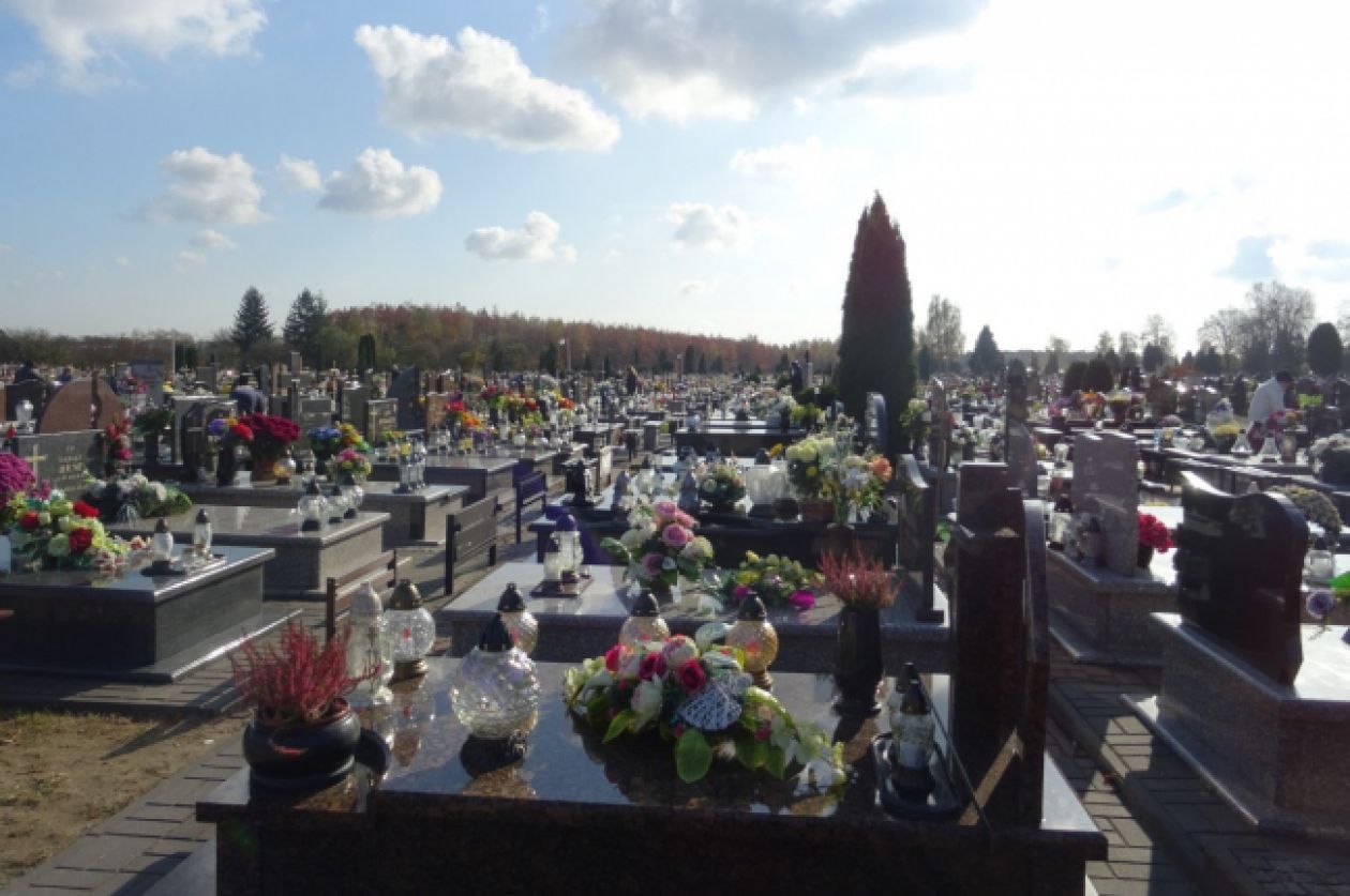 Wszystkich Świętych w czasach pandemii, jakie zmiany czekają nas na cmentarzach?
