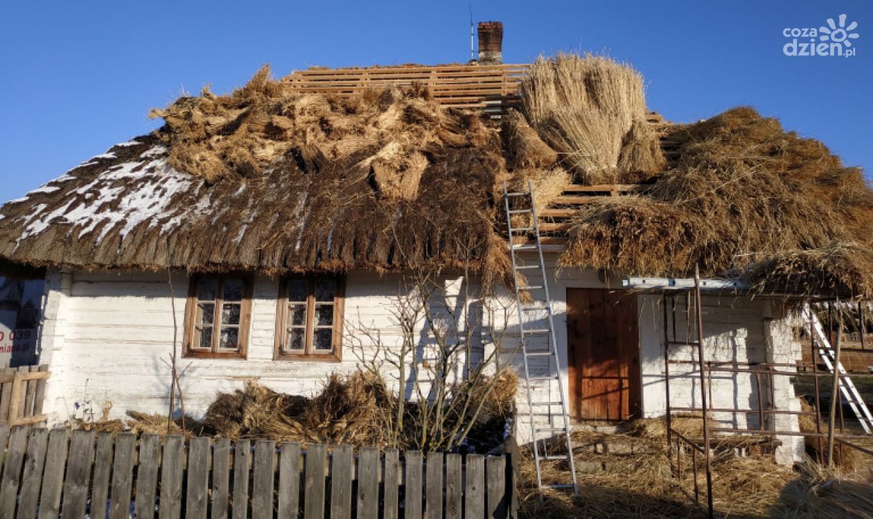 Prace konserwatorskie w Tokarni - dawny blask odzyskają dwie chałupy