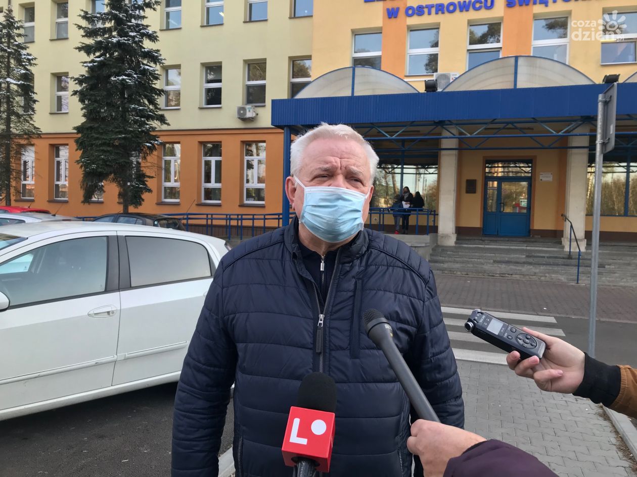 Przybywa personelu, ale i zakażonych