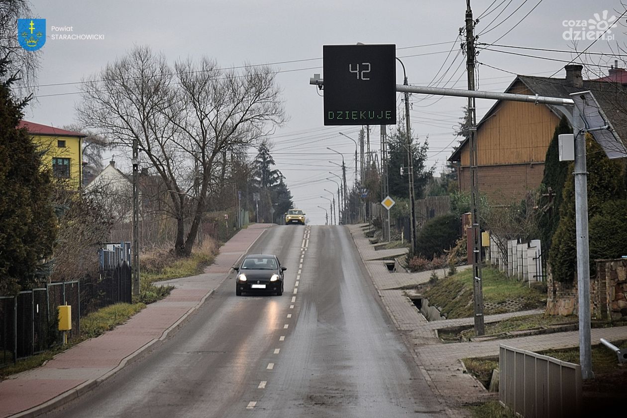 Bezpieczniej na drogach powiatowych - stanęły radarowe wyświetlacze prędkości