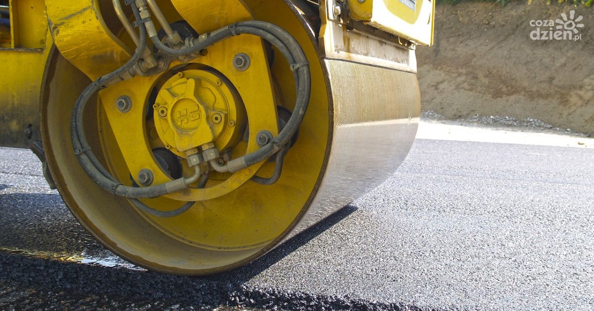 Spore utrudnienia na jednym z kluczowych ostrowieckich rond