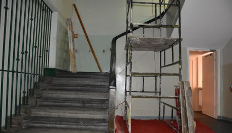 Główny hol ostrowieckiego szpitala w remoncie