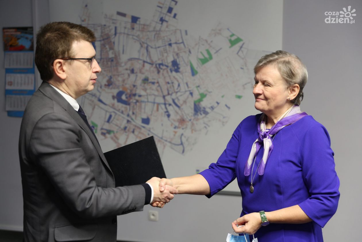 Podziękowania za lata pracy na rzecz ostrowieckiego samorządu