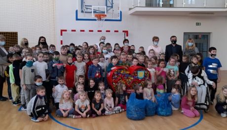 W Bałtowie nakręcili się na pomaganie - mieszkańcy zbierają nakrętki i chcą wspomóc potrzebujących z regionu