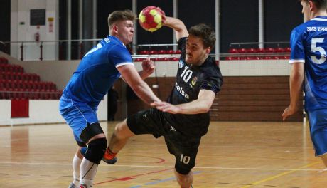 Trzy punkty wojowników z młodzieżą Jurasika