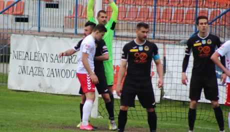 Remis piłkarzy KSZO - Paweł Lipiec obronił rzut karny