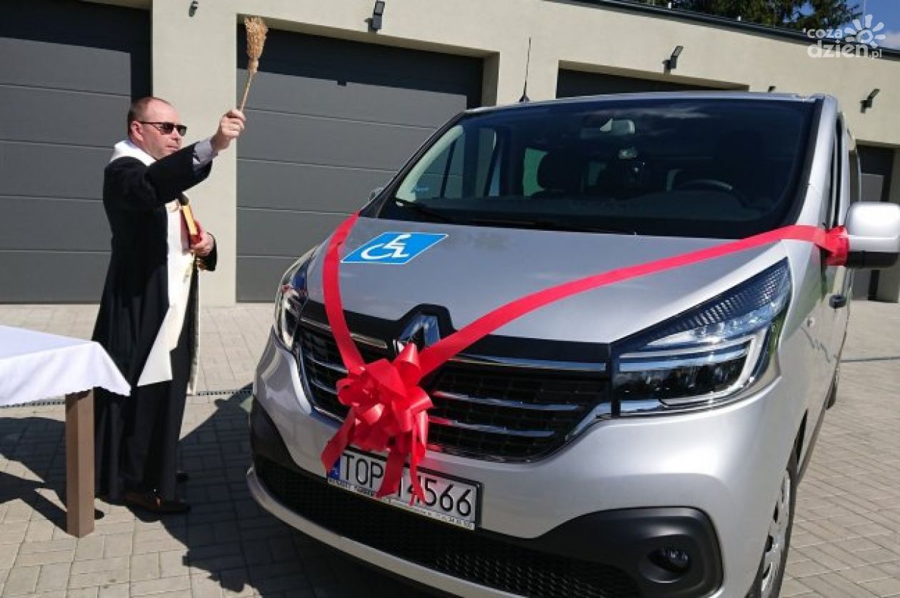 Ożarów: Pozyskano nowy samochód do świadczenia usługi door-to-door