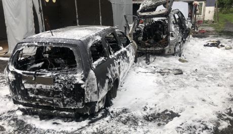 Pożar samochodów, mieszkania i powalone drzewa - to był pracowity weekend dla strażaków