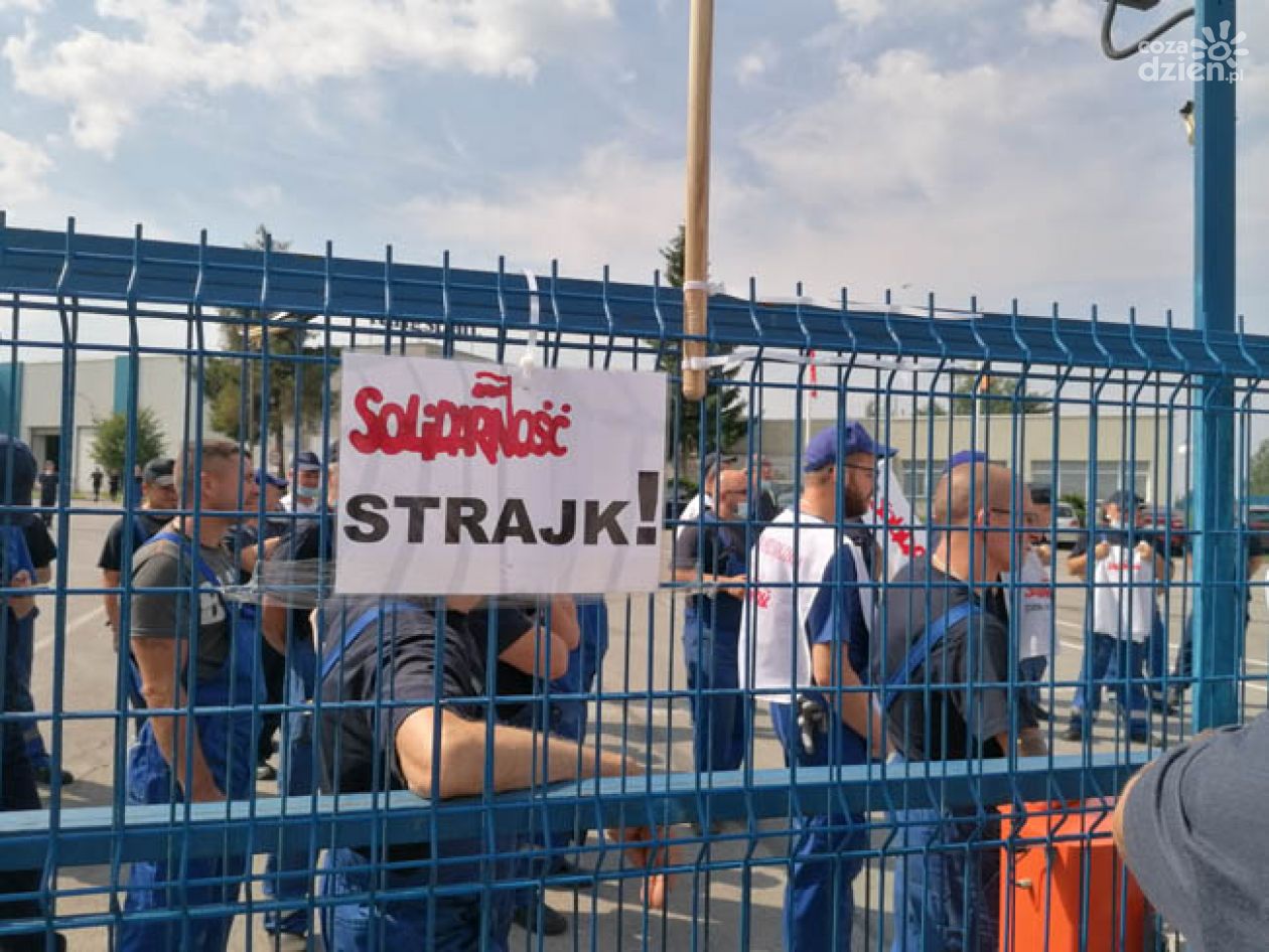 Trwa strajk rotacyjny w lipskim zakładzie firmy Kingspan