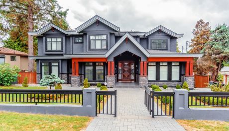 Dlaczego warto ogrodzić posesję panelami?