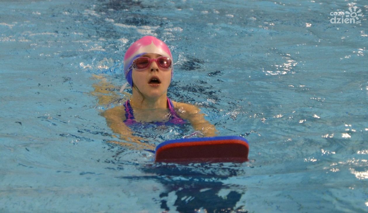 Ruszają zajęcia pływackie dla uczniów ostrowieckich szkół

