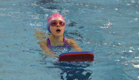 Ruszają zajęcia pływackie dla uczniów ostrowieckich szkół
