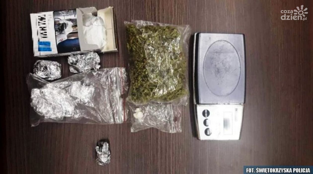 Kierował bez uprawnień, za to z narkotykami 