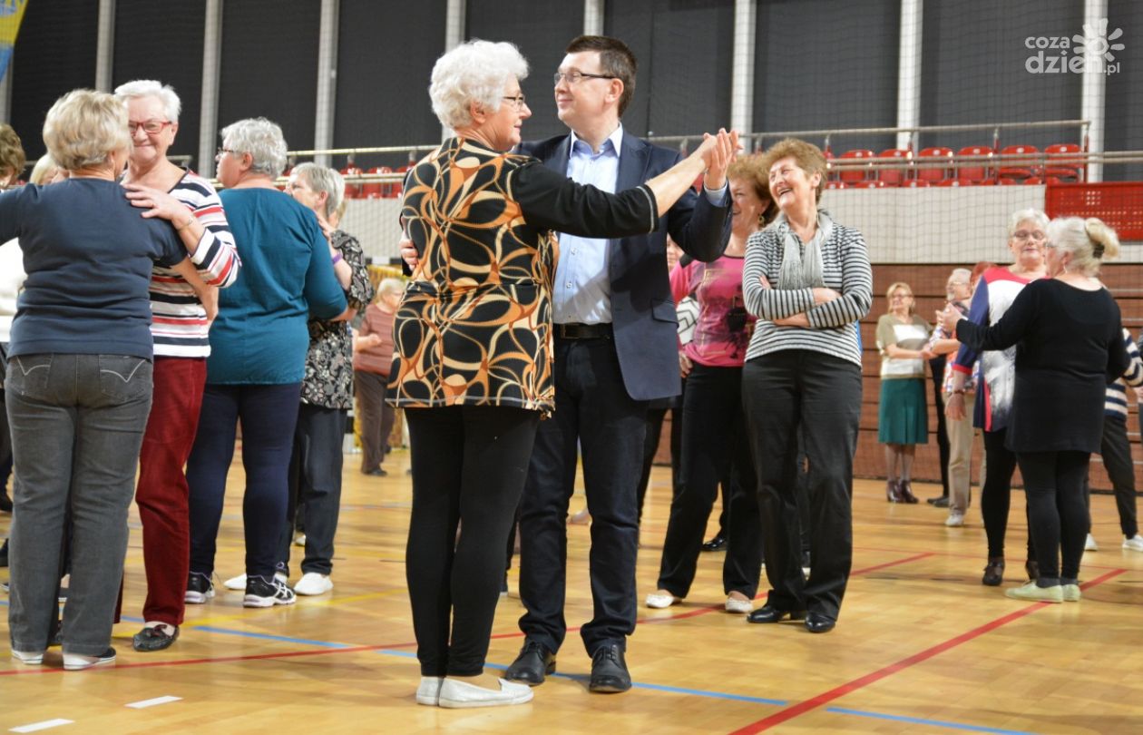 Seniorzy będą uczyć się tańca w hali MOSiR