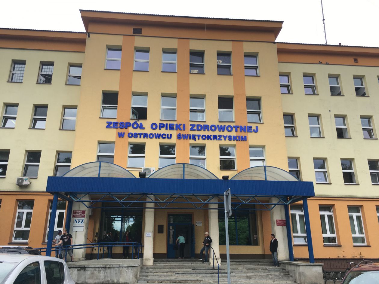 Większa ilość łóżek covidowych w szpitalu w Ostrowcu