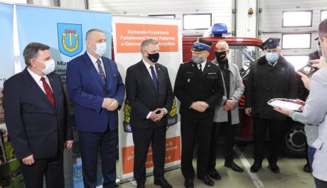 OSP w Prawęcinie z nowym samochodem 