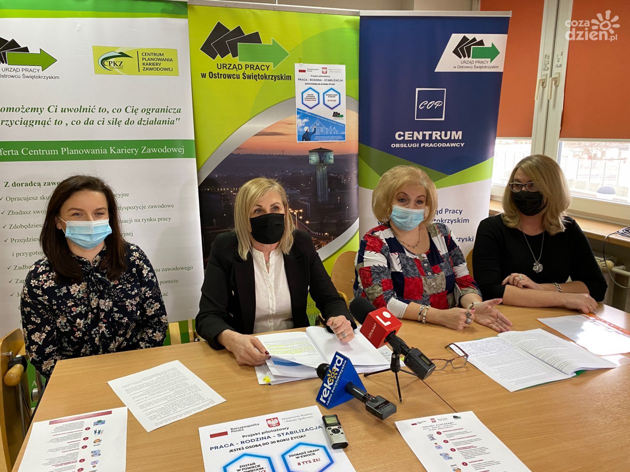 Znajdź zatrudnienie w powiecie ostrowieckim i zgarnij grant w wysokości 8 tysięcy złotych! 