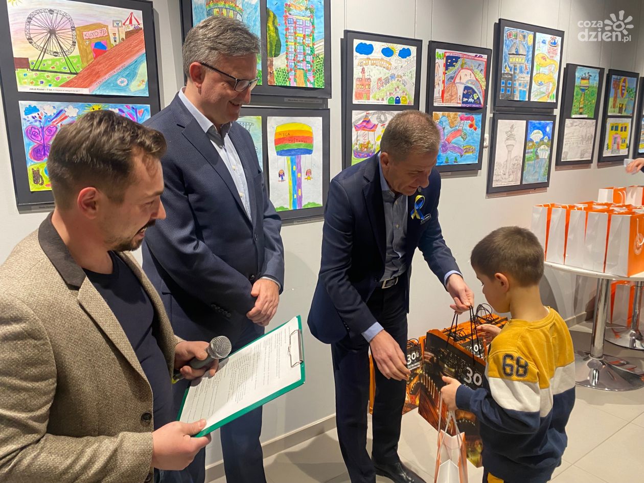 Pokonkursowy wernisaż prac o Ostrowcu 