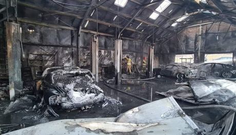 Pożar warsztatu samochodowego w Szczecnie. Ogromne zniszczenia.