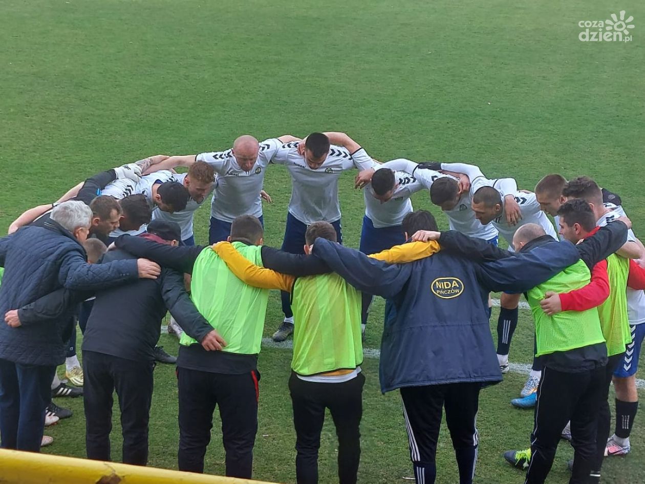 Status quo w czubie czwartej ligi