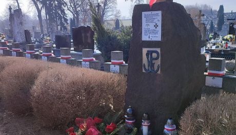 Renowacja mogił na ćmielowskim cmentarzu