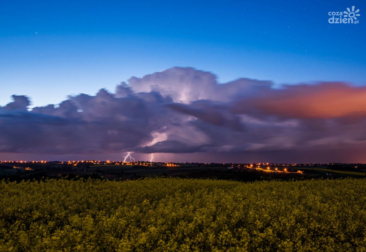 Ochłodzenie, burze i deszcz w Wielkanoc