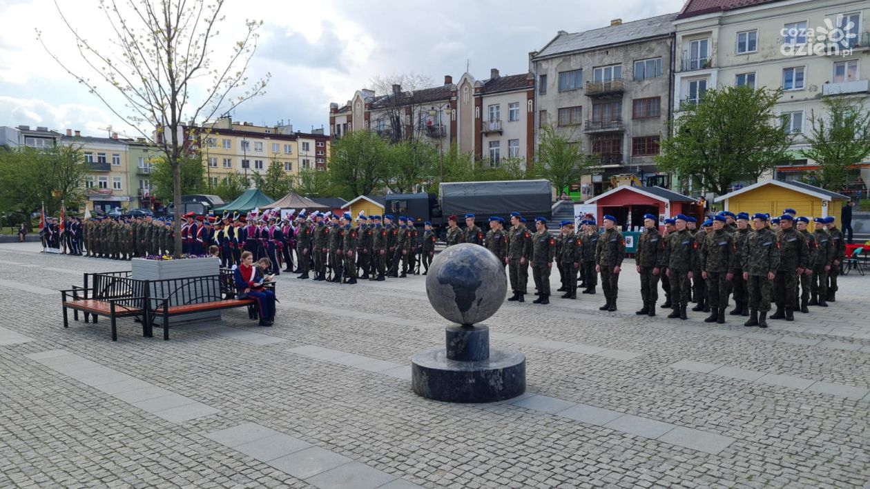 Ślubowanie uczniów ostrowieckiego Zakładu Doskonalenia Zawodowego 