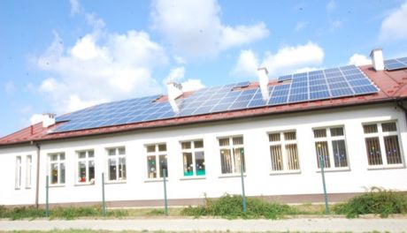  

Gmina Bodzechów staje się coraz bardziej "zieloną", bo przestawia się na odnawialne źródła energii