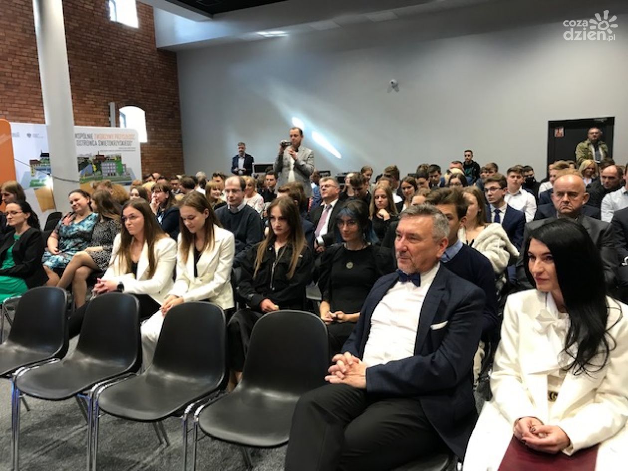 Uczniowie z ostrowieckiego liceum w gronie laureatów i finalistów Ogólnopolskiej Olimpiady Innowacji Technicznych i Wynalazczości   