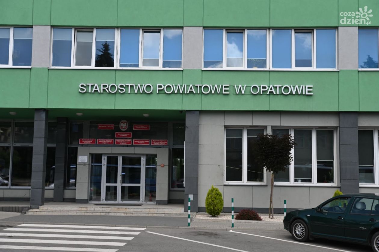 Starosta opatowski i zarząd powiatu zachowali swoje funkcje