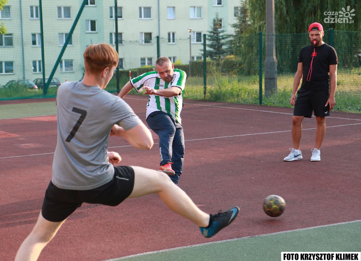 Popis Staweckiego Holding na trójkach 