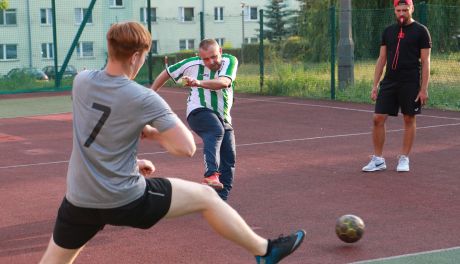 Popis Staweckiego Holding na trójkach 