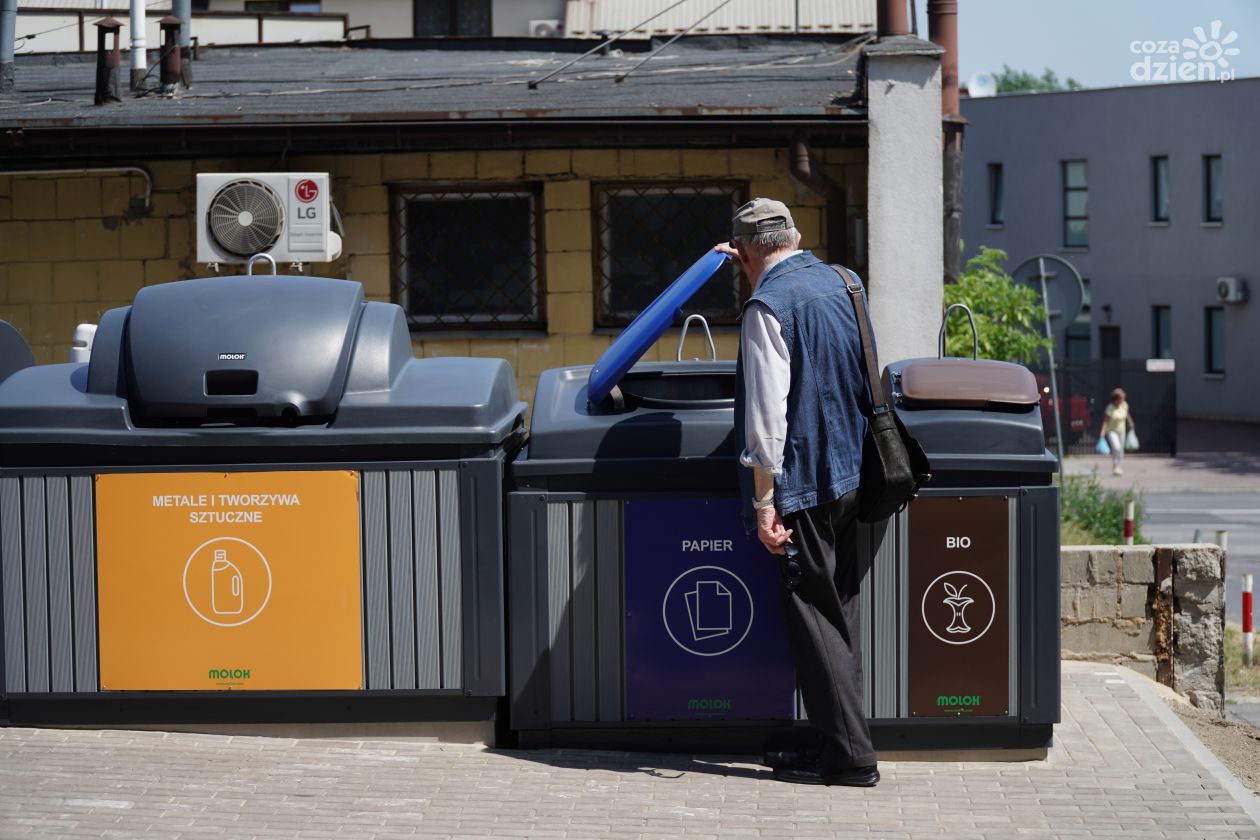 Nowe, oszczędniejsze pojemniki na odpady są testowane w Kielcach. Kosztowały zaledwie… 1 euro