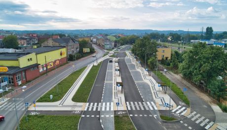 Eleganckie i funkcjonalne otoczenie dworca w Starachowicach Wschodnich