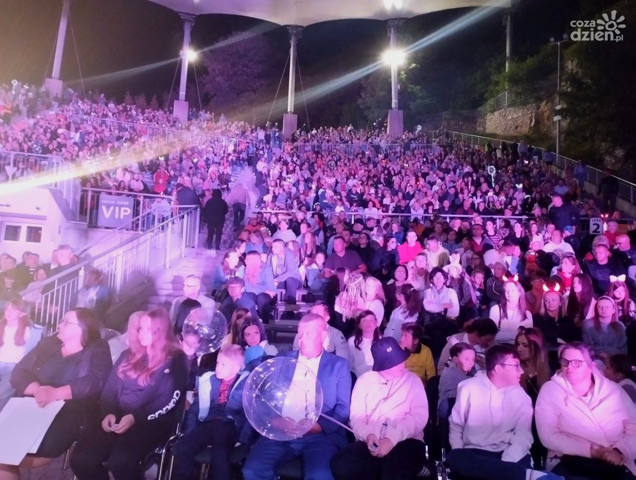 [FOTORELACJA] Tłumy na XIX Koncercie Charytatywnym! Tak się bawiły Kielce w piątkowy wieczór
