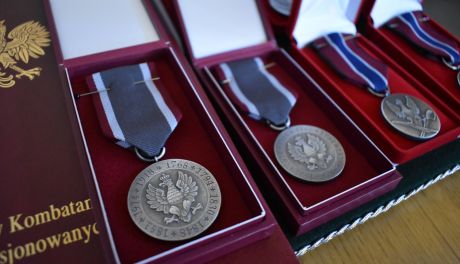 [FOTORELACJA] Medale „Pro Bono Poloniae” dla pracowników Delegatury IPN w Kielcach