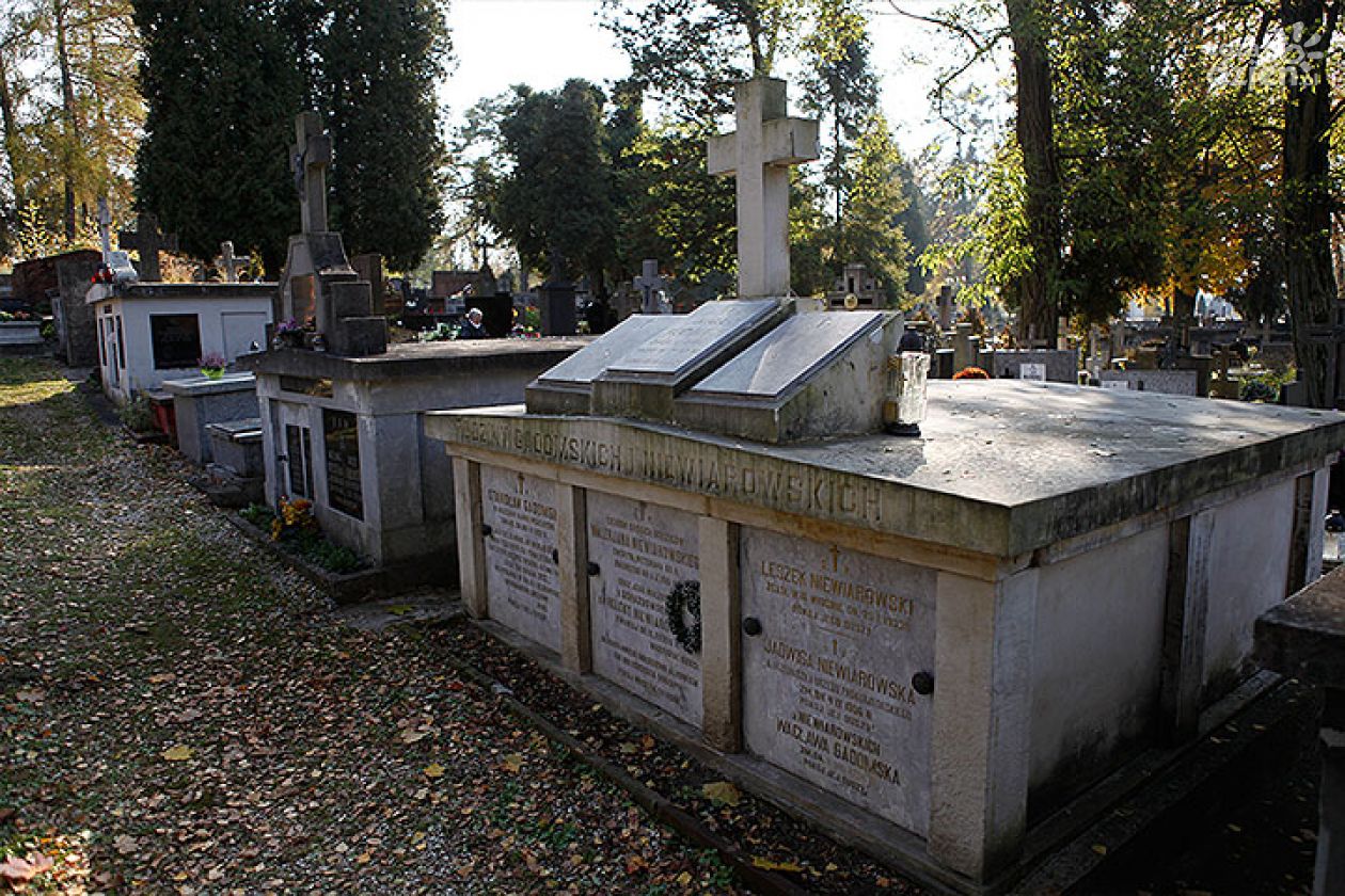 Kwesty na kieleckich cmentarzach. Stowarzyszenie Ochrony Dziedzictwa Narodowego zachęca do pomocy