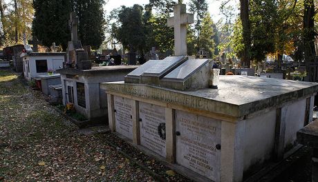 Kwesty na kieleckich cmentarzach. Stowarzyszenie Ochrony Dziedzictwa Narodowego zachęca do pomocy