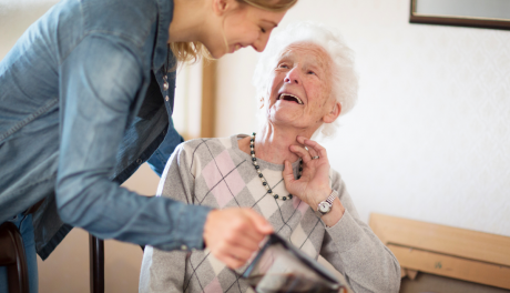 Praca opiekunki osób starszych w Niemczech. Jak znaleźć uczciwą agencję opiekuńczą?