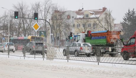 Brygida zaatakowała śniegiem. W Kielcach trudna sytuacja na drogach.