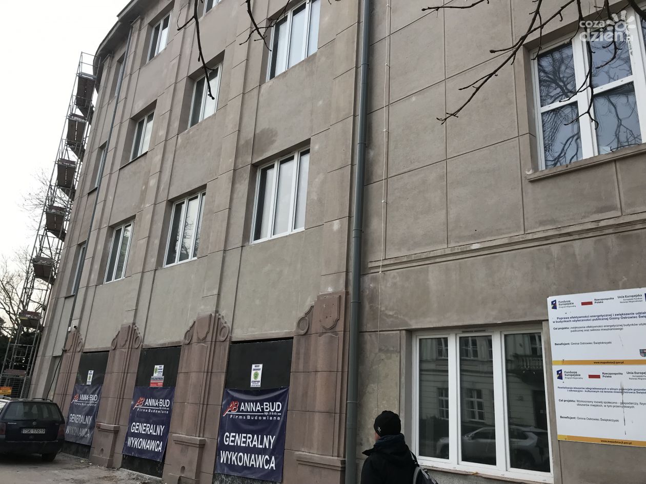 Modernizacja dawnego ZDK w Ostrowcu będzie droższa 