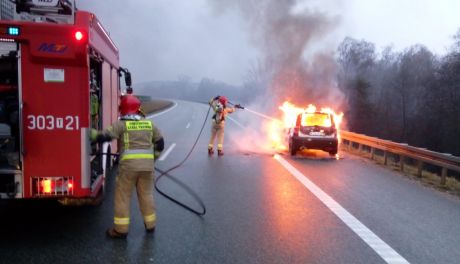 Pożar auta na S7 przed węzłem Kielce - Południe