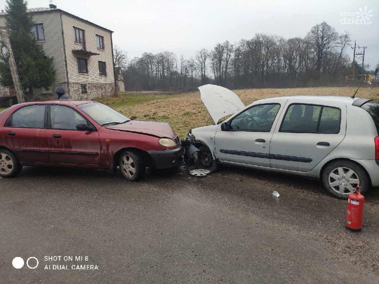 Dwa auta zderzyły się w Daleszycach