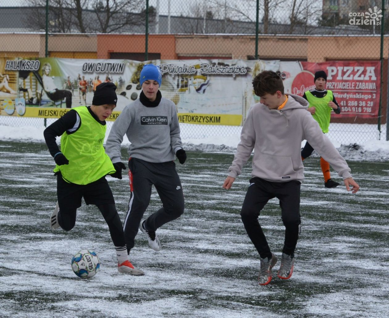 Ostrowiecki MOSiR zaprasza na Zimowy Turniej Piłki Nożnej
