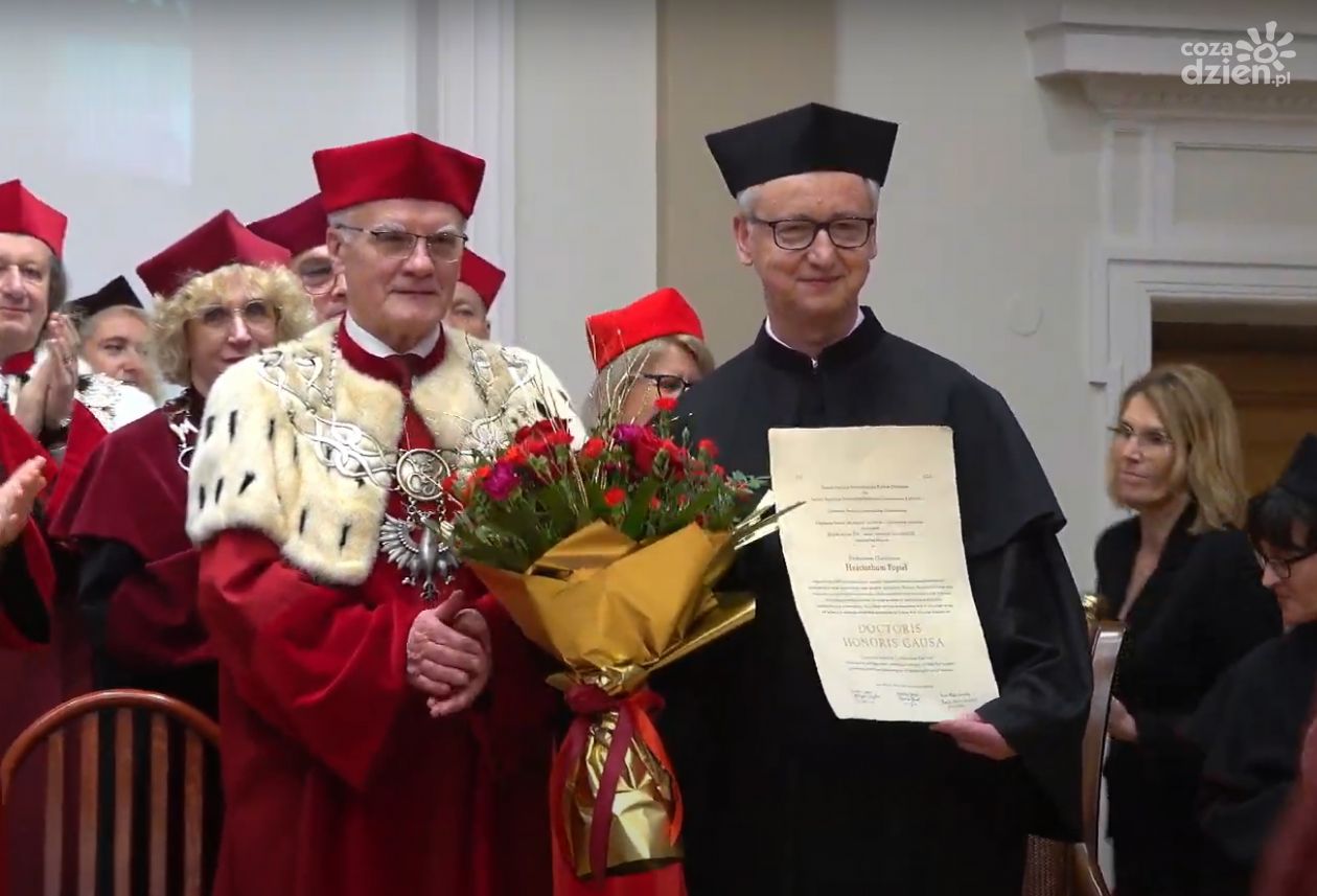 Tytuł doktora Honoris Causa UJK dla  prof. dr hab. Jacka Popiela