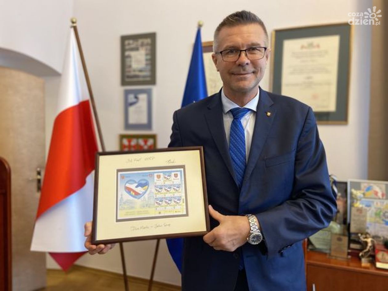 Unikatowy znaczek wystawia na licytację prezydent Kielc